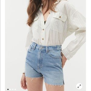 BDG High-Waisted Girlfriend Short - light blue